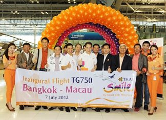 Chokchai Panyayong, executive vice president of Strategy & Business Development and acting president, along with other board members, executive management members, and VIP guests.